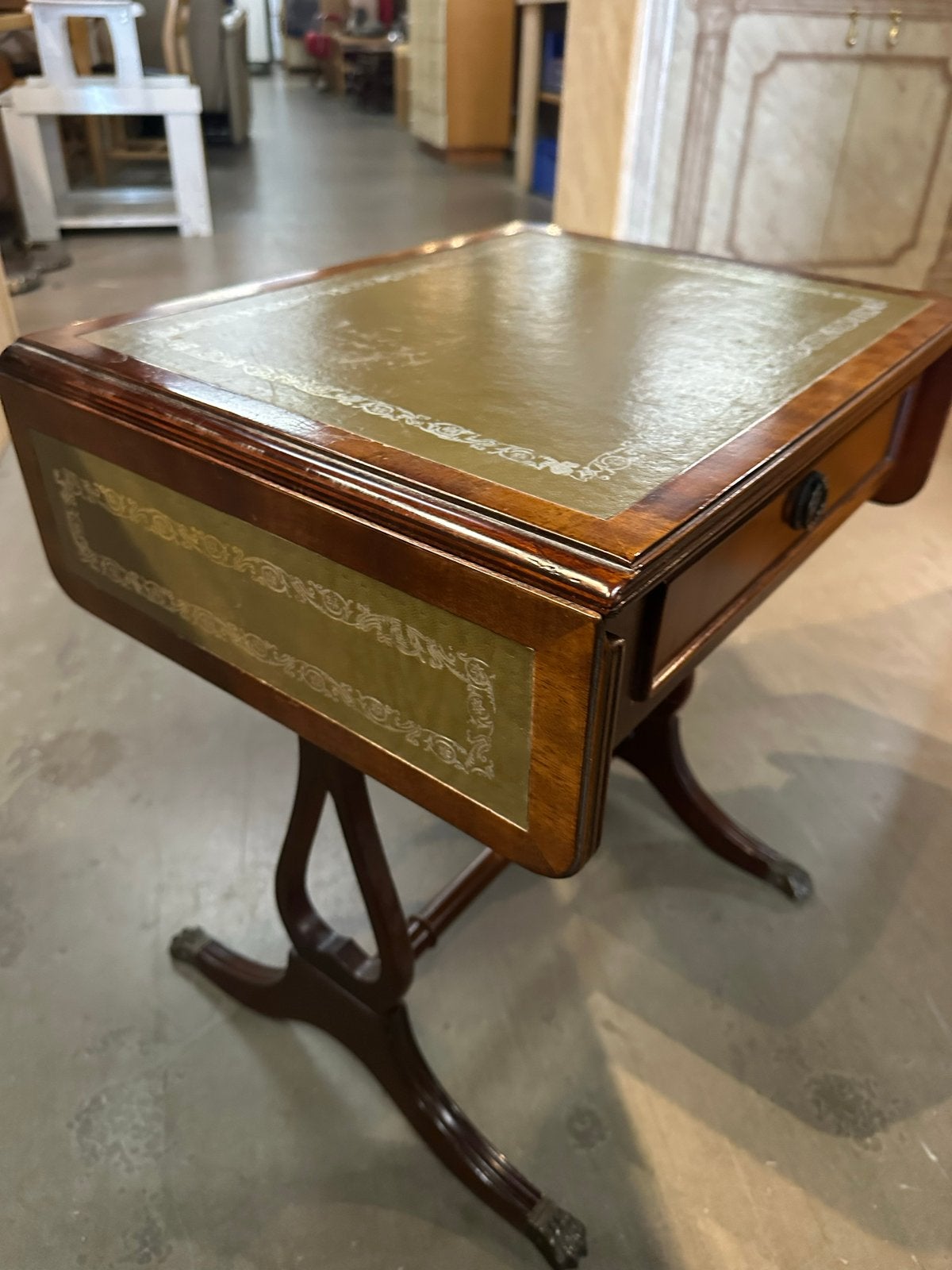 Antieke bijzettafel met leer ingelegd blad, Ophalen of Verzenden