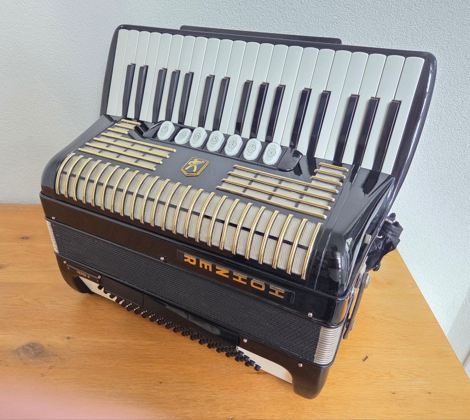 Hohner Verdi II (96 bassen) accordeon in zeer goede staat, Muziek en Instrumenten, Ophalen, Gebruikt, Met koffer, Toetsaccordeon
