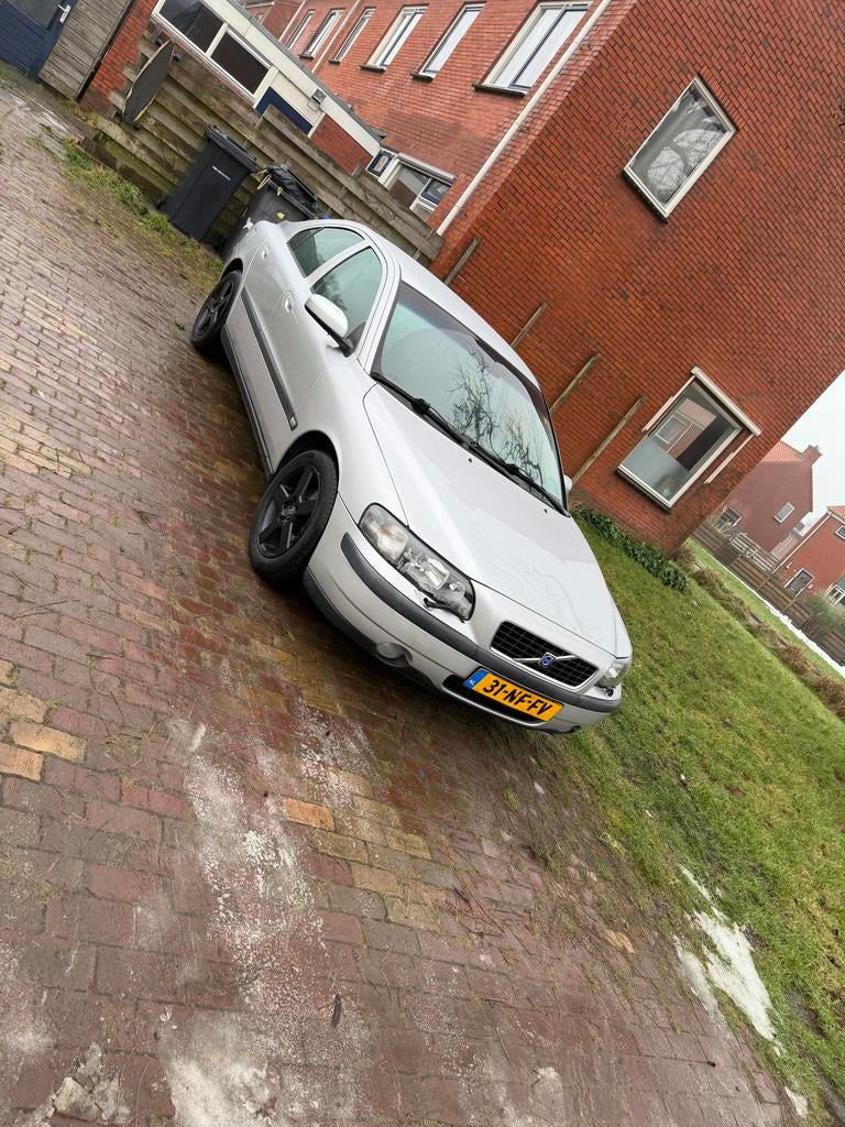 Volvo S60 2.4 170PK AUT 2003 moet snel weg vaste prijs !, Auto's, Volvo, Trekhaak, S60, 2435 cc, Particulier