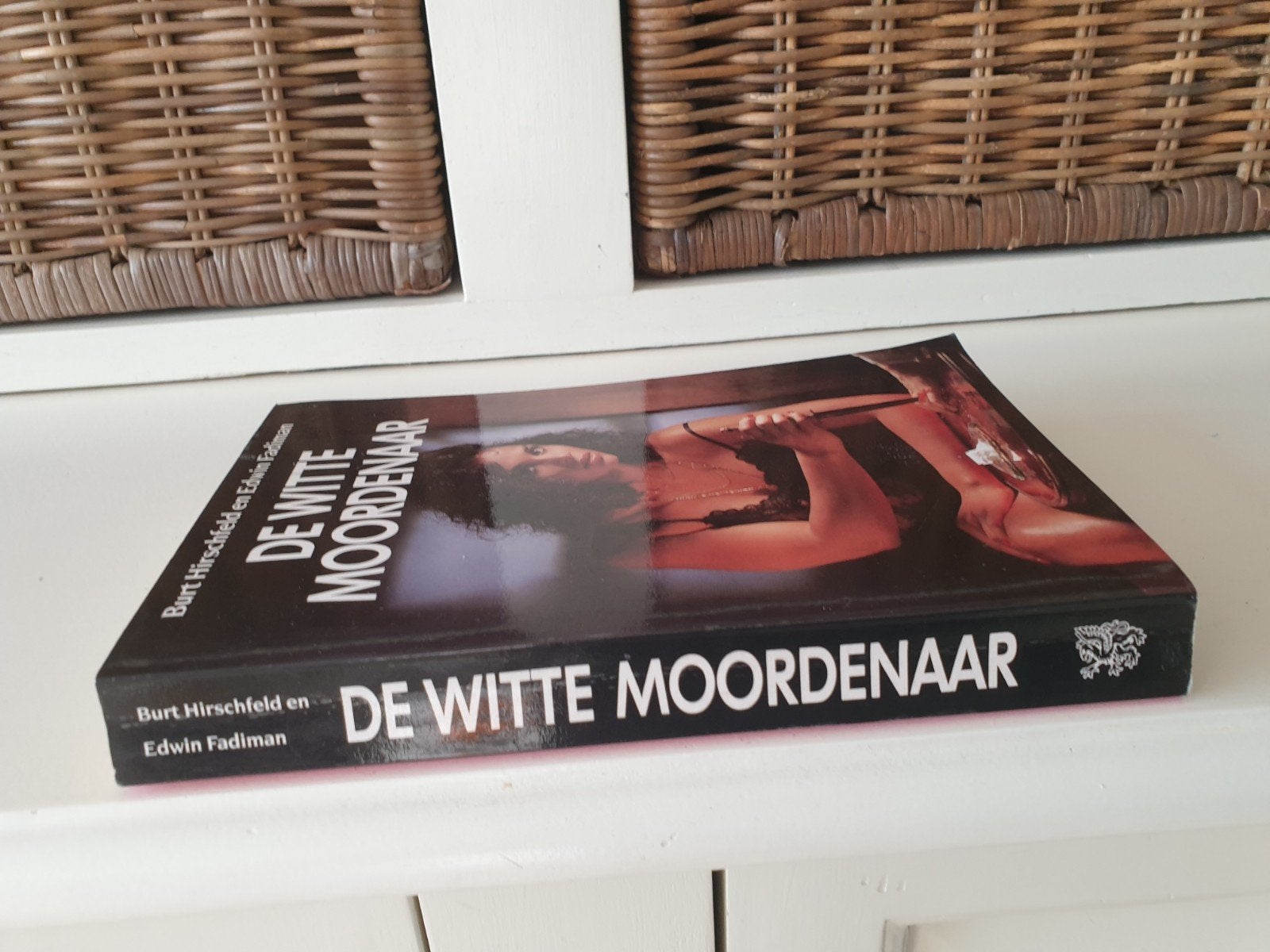 Burt Hirschfeld - De witte moordenaar, Ophalen of Verzenden, Gelezen