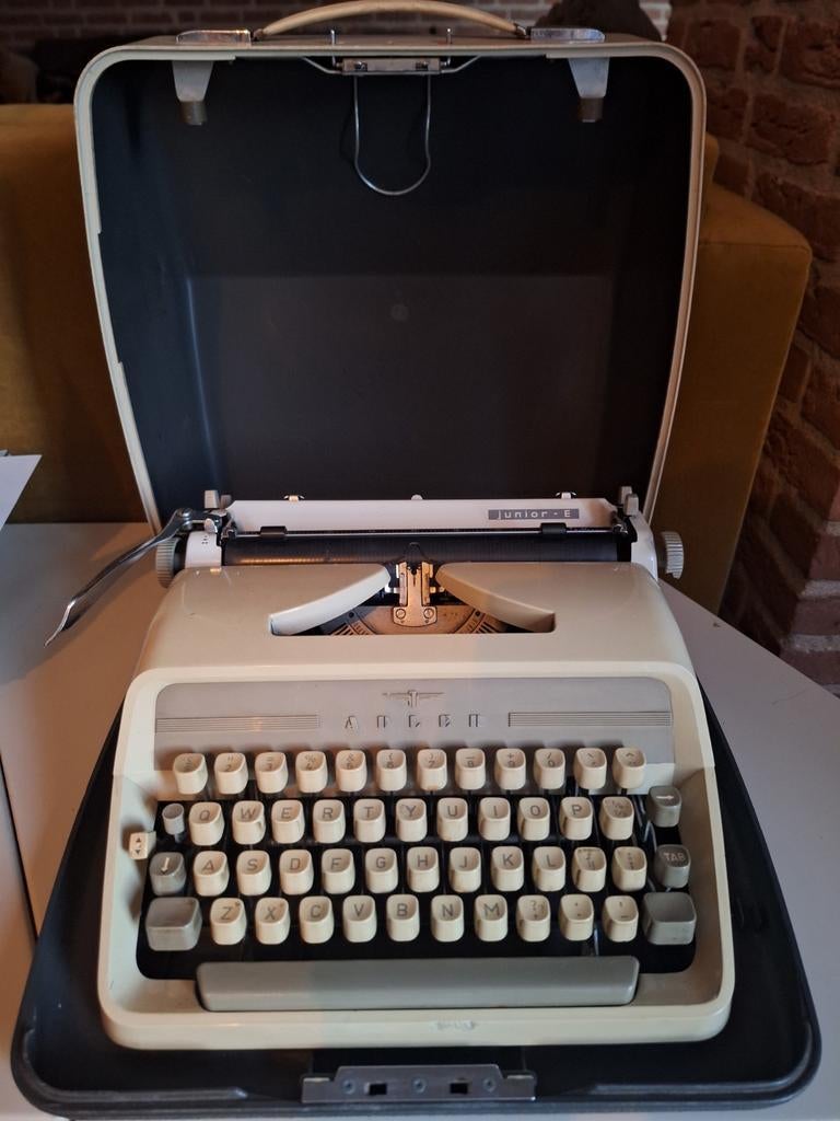 Adler Junior-E typemachine werkende conditie, Ophalen of Verzenden, Gebruikt
