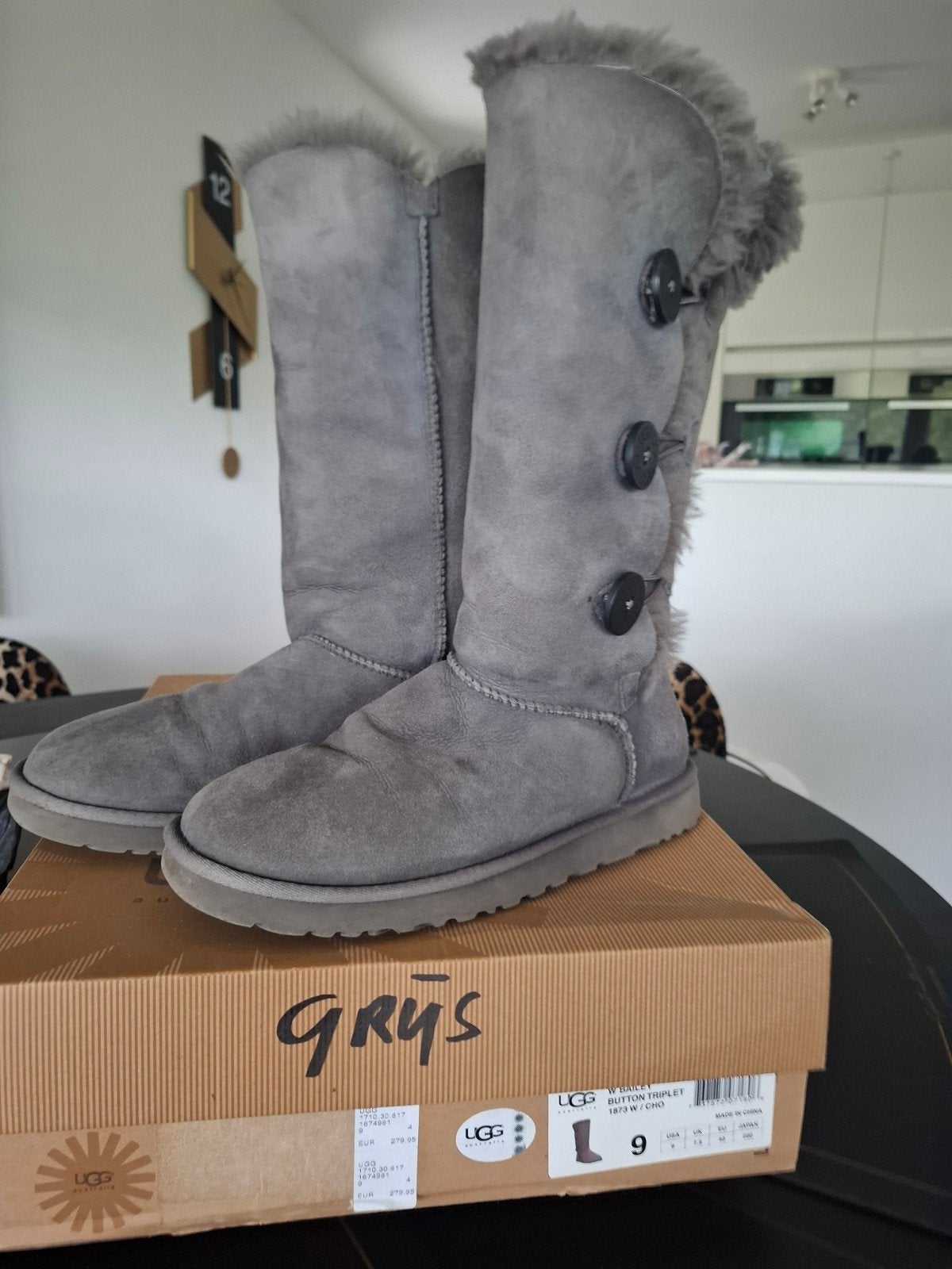 HOGE UGG LAARZEN Z.g.a.n. nieuw gekost €279.95 grijs maat40, Hoge laarzen, UGG, Nieuw, Ophalen of Verzenden