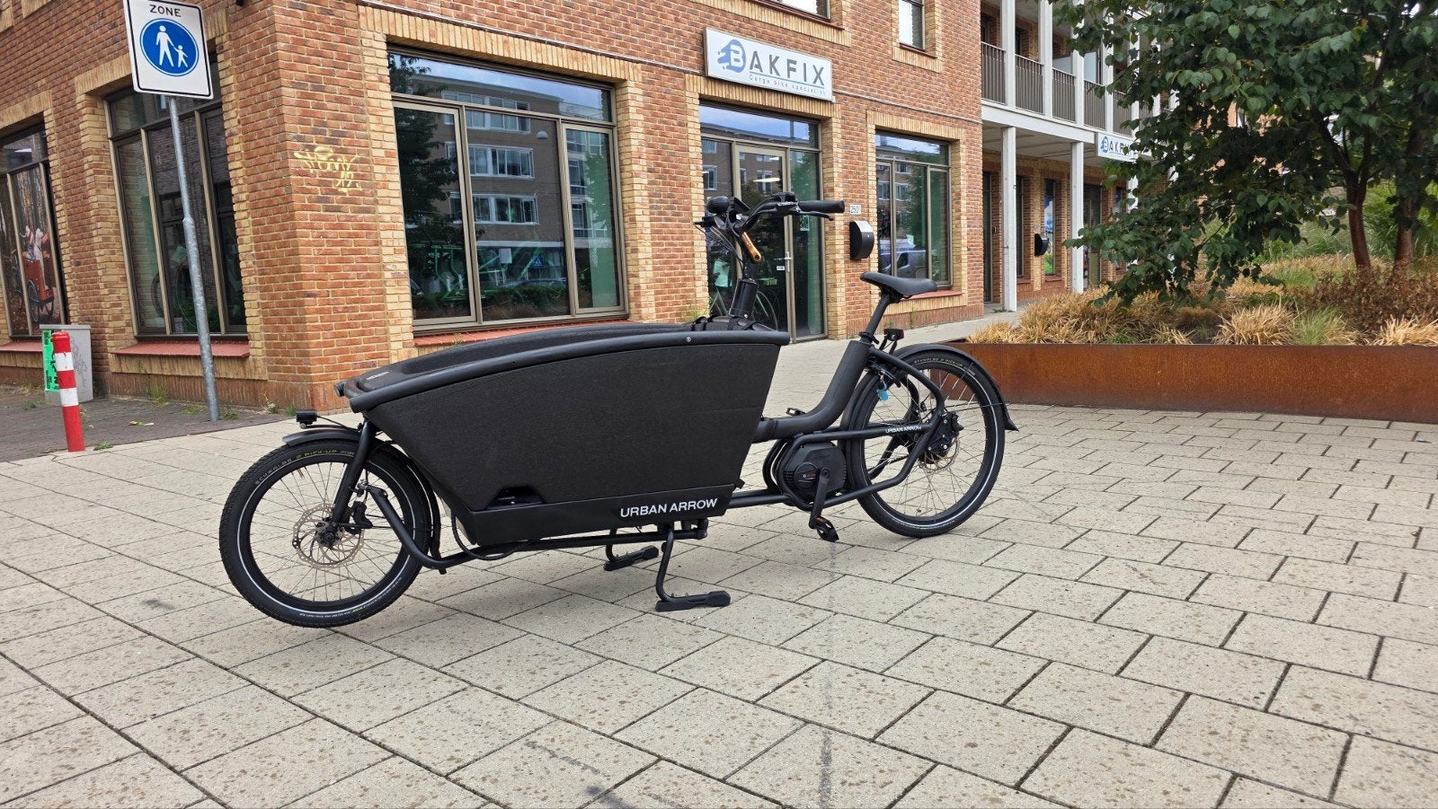 Urban Arrow Performance Line bakfiets met regentent, 4 kinderen of meer, Info@urbanarrow.com, Ophalen of Verzenden, Zo goed als nieuw