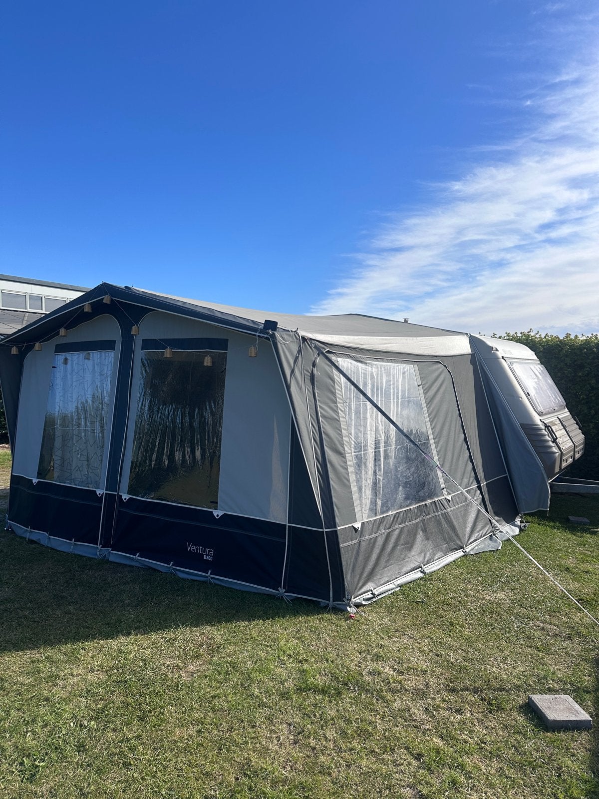 Kip Grey Line caravan met voortent incl 10 weken kamperen, Caravans en Kamperen, Kip, Omvormbare zithoek, Treinzit, 750 - 1000 kg