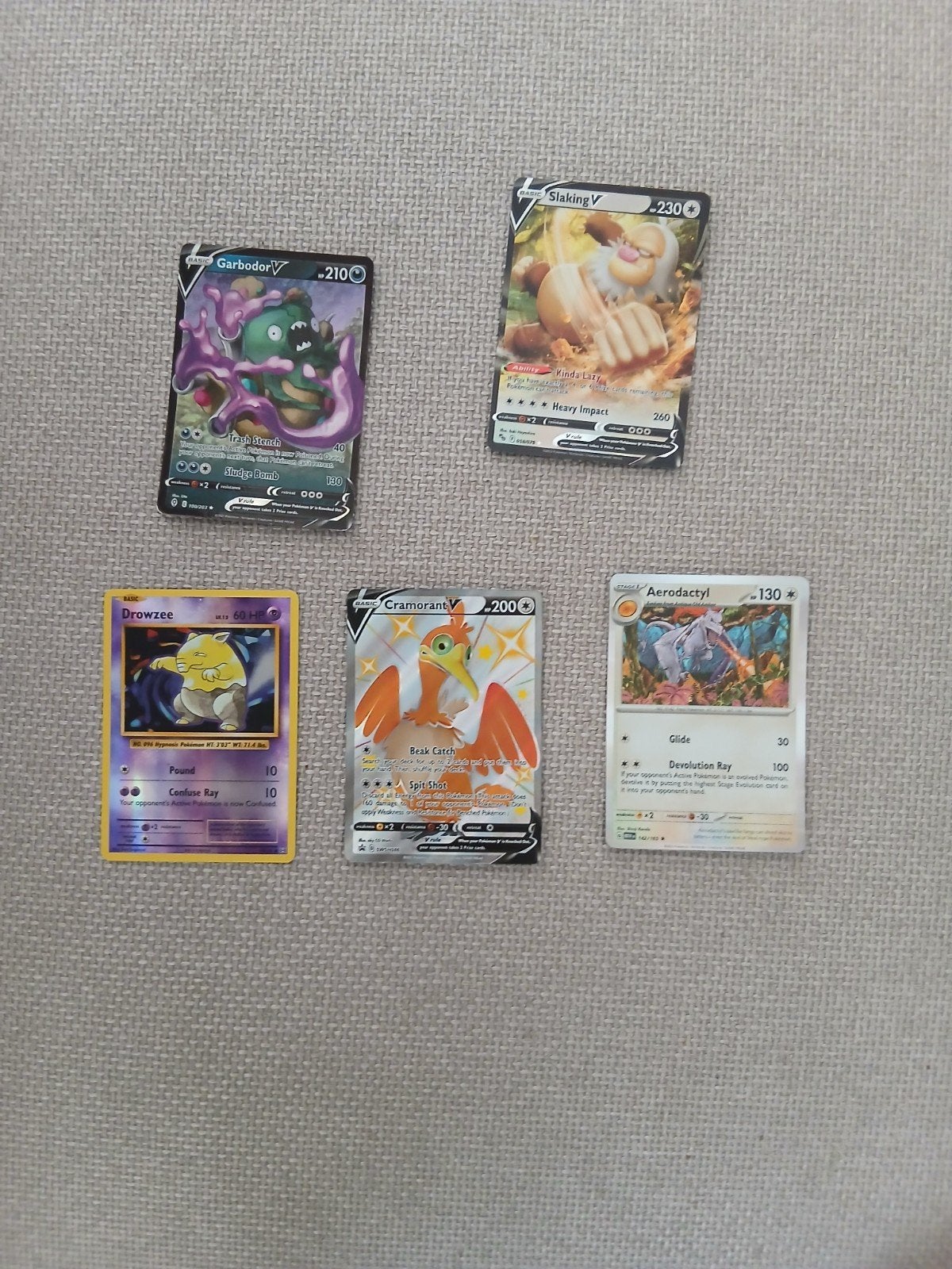 Pokémon kaarten: 2 V-kaarten, 1 glimmende en 2 basiskaarten, Ophalen of Verzenden, Gebruikt, Meerdere kaarten, Foil
