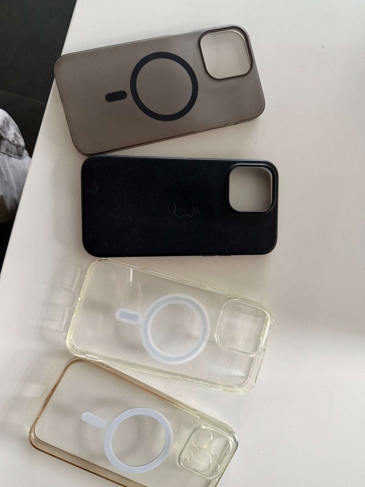 4 iPhone 12 Pro Max hoesjes, Telecommunicatie, Mobiele telefoons | Hoesjes en Frontjes | Apple iPhone, Kunststof, Gebruikt, MagSafe