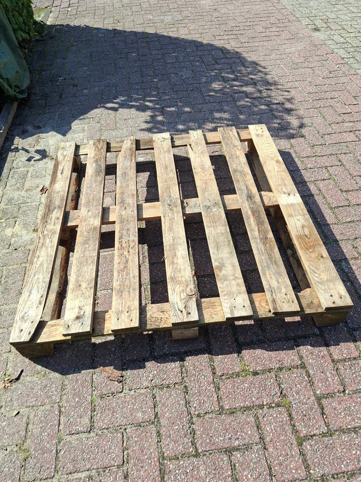 Gratis pallets: 1 grote, 4 halve, 1 kleine, Ophalen