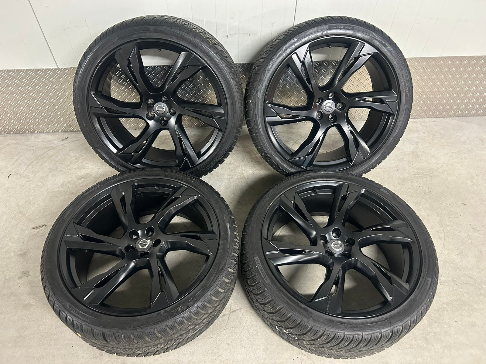Volvo XC90 XC60 22 inch Vredenstein winter 2022 275/35/22, Ophalen, Gebruikt, 275 mm, Banden en Velgen