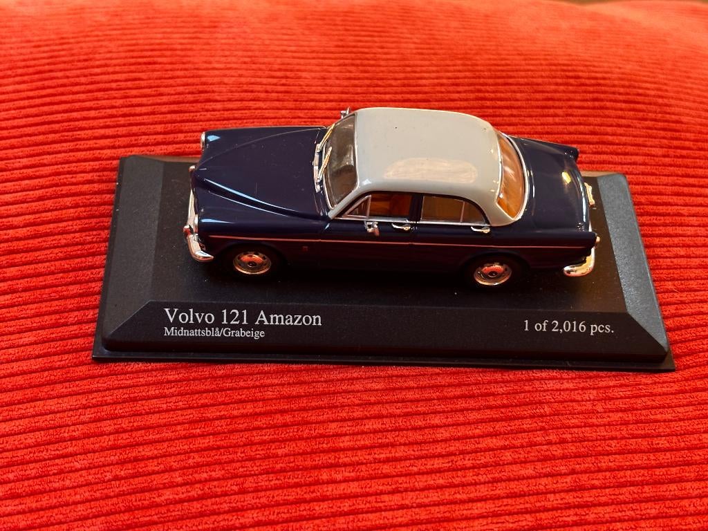 Volvo 121 Amazon – Midnattsblå/Grabeige, Hobby en Vrije tijd, Modelauto's | 1:43, Ophalen of Verzenden, Gebruikt, Auto, MiniChamps
