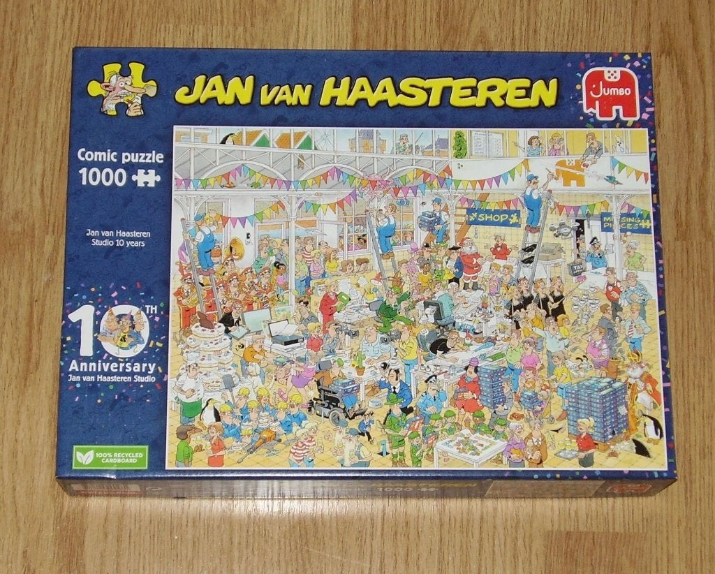 Jan van Haasteren - JvH-Studio 10 Jaar - (1000 stuks), Ophalen of Verzenden, 500 t/m 1500 stukjes, Zo goed als nieuw, Legpuzzel
