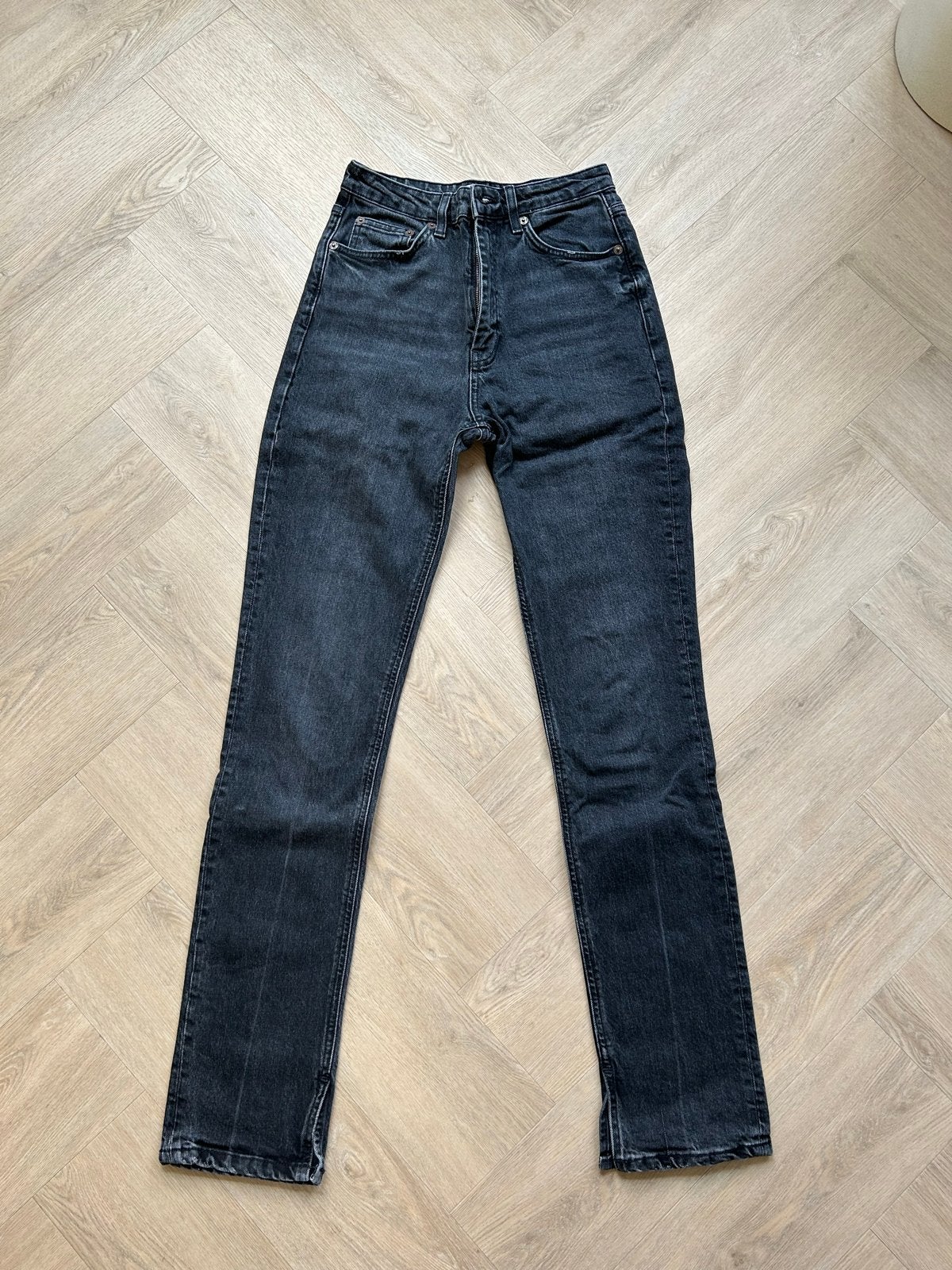 Zara Zwarte Jeans met Rechte Pijp en Split - Maat 36, Kleding | Dames, Ophalen of Verzenden, Gedragen, Zwart, W28 - W29 (confectie 36)