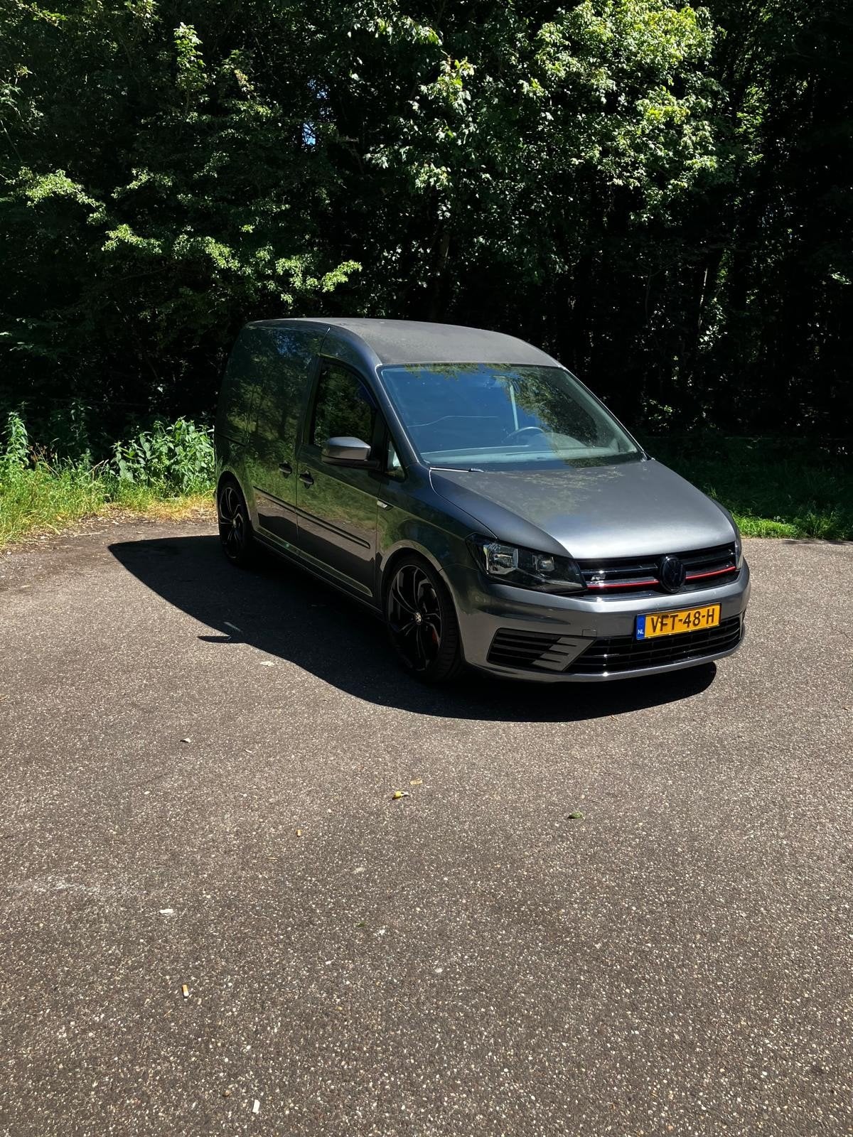 Volkswagen Caddy 2.0 TDI 2020 - verlaagd en getuned, Auto's, Voorwielaandrijving, Zwart, 4 cilinders, Volkswagen