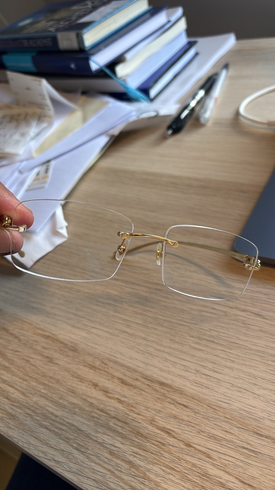 Cartier. Stijlvolle bril met gouden montuur en panterdetails, Overige merken, Geel, Ophalen of Verzenden, Zo goed als nieuw