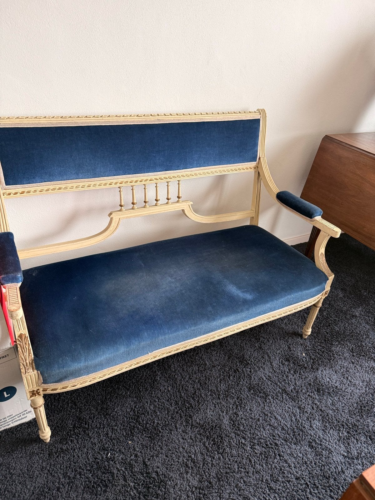 Antieke bankje met blauw velours bekleding, Antiek en Kunst, Antiek | Meubels | Stoelen en Banken, Ophalen