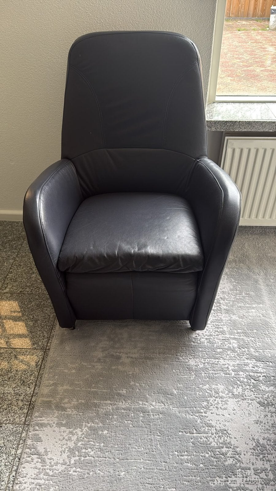 Comfortabele zwarte leren fauteuil, Ophalen, Gebruikt, Leer, 75 tot 100 cm