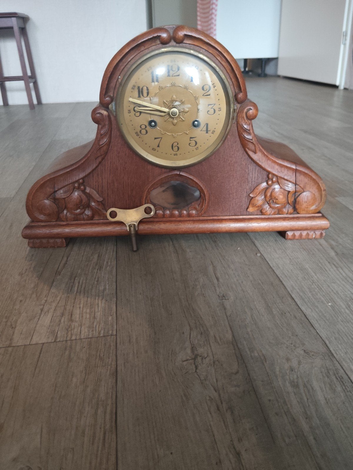 Antieke houten schoorsteenklok met sleutel, Antiek en Kunst, Ophalen
