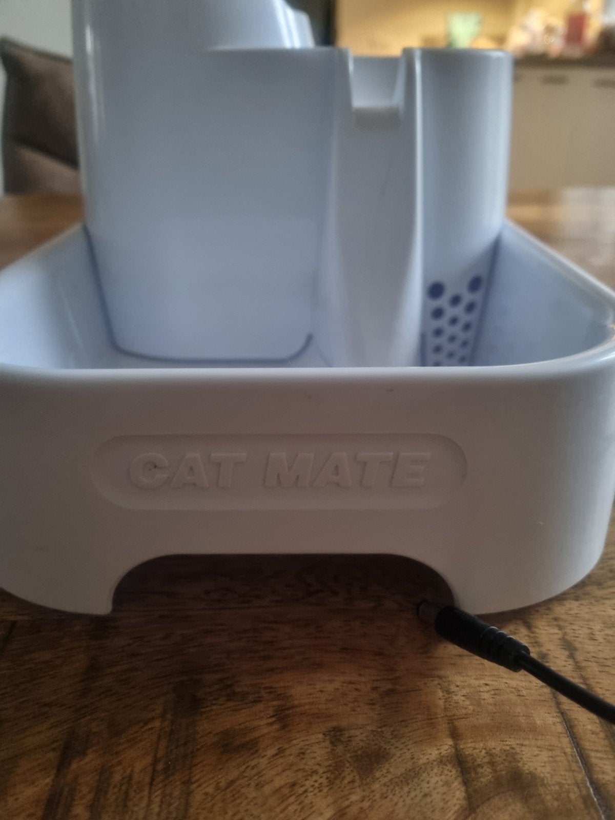 Waterfontein voor kat, Dieren en Toebehoren, Kattenvoerbakken en Drinkbakken, Ophalen of Verzenden, Automatisch, Zo goed als nieuw