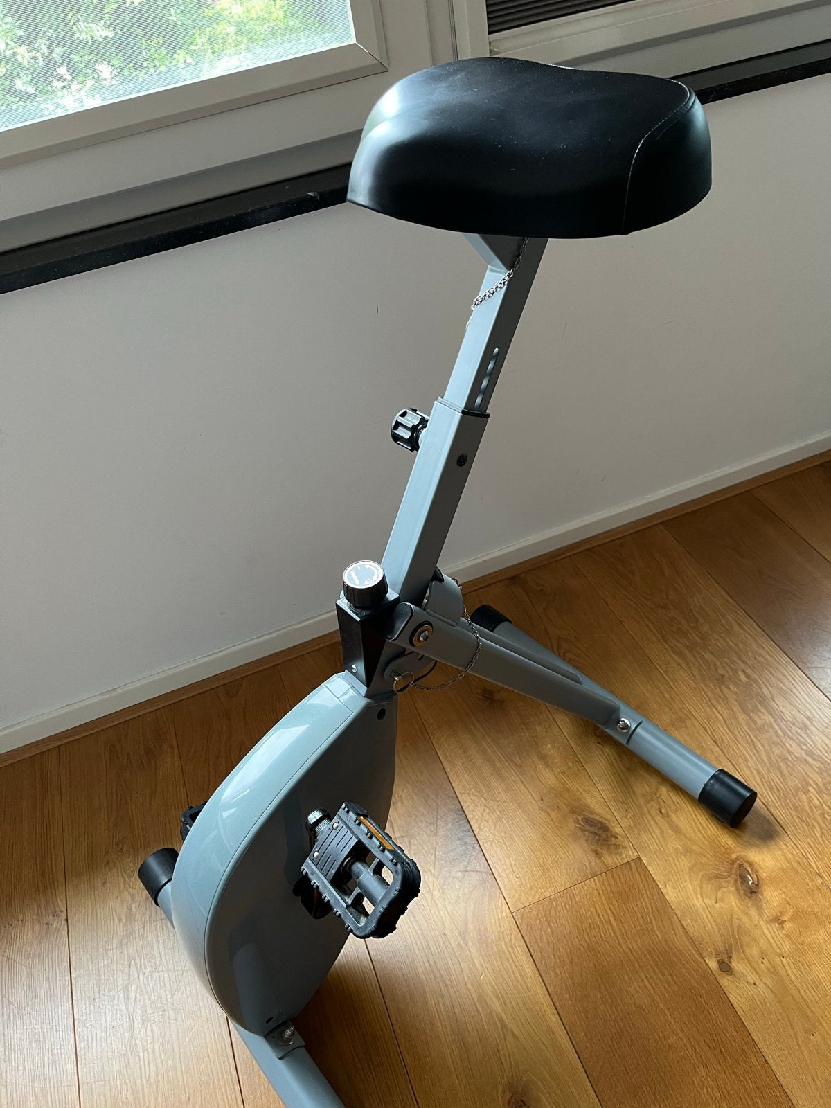 Compacte Deskbike - Ideaal voor thuiswerk of kantoor, Sport en Fitness, Ophalen, Gebruikt, Metaal, Benen