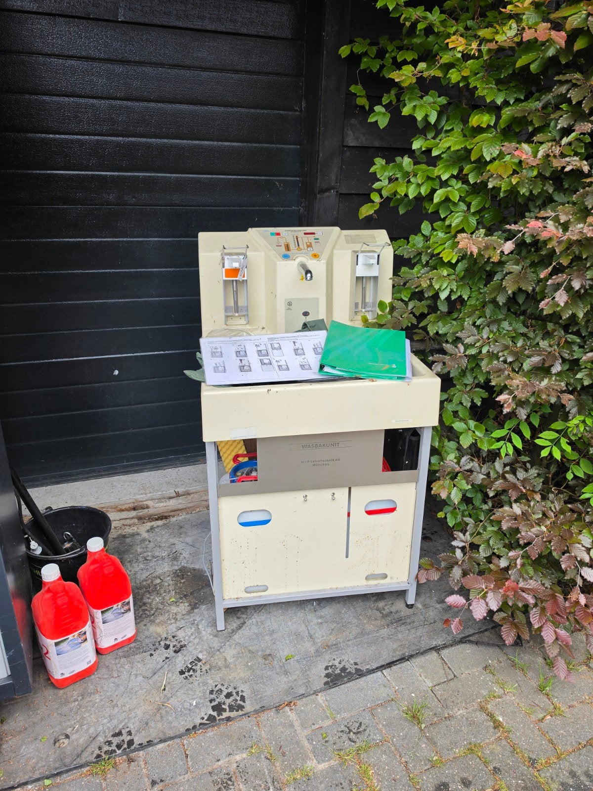 Mobiele Wasunit helemaal compleet kan je overal neerzetten, Ophalen