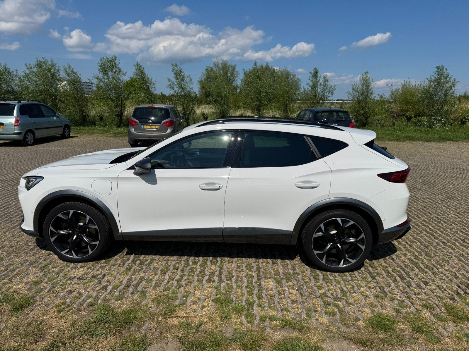 Cupra Formentor 1.4 E-hybrid 245pk Dsg-6 2023 Wit als nieuw!, Auto's, Euro 6, 4 cilinders, Formentor, Leder en Stof