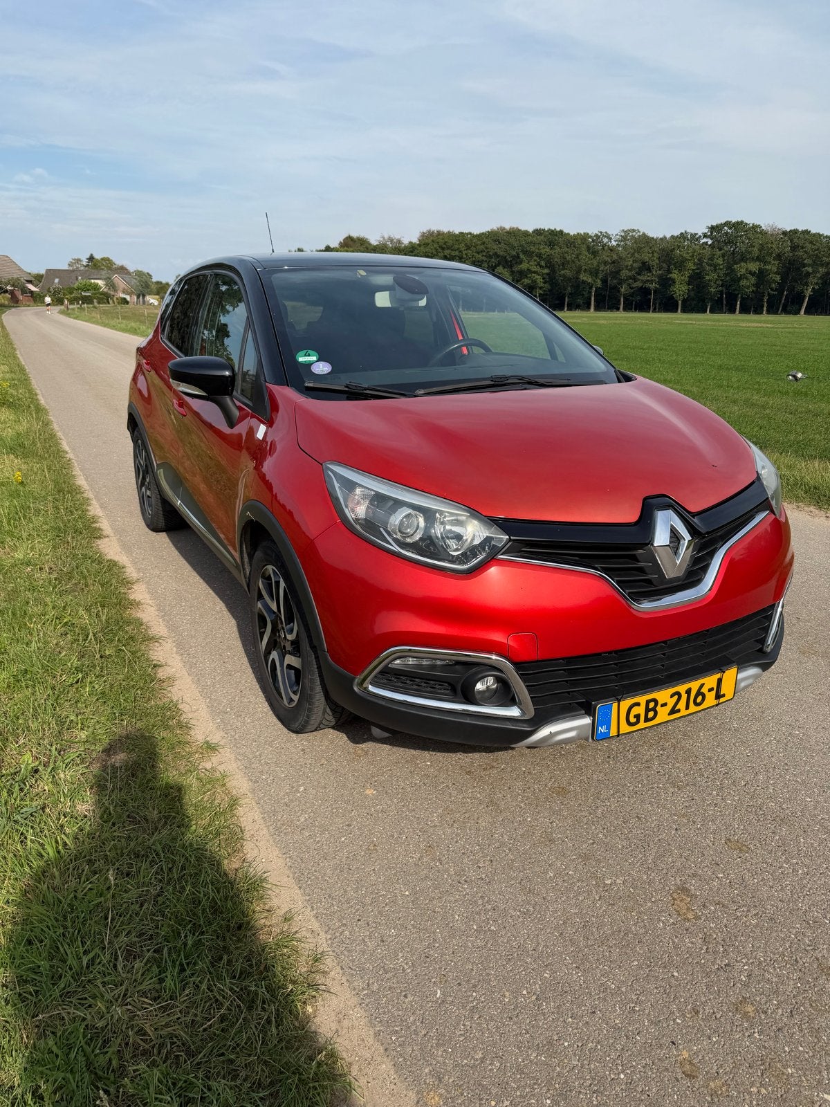 Renault Captur 0.9 TCE 90 2015 Rood Helly Hansen uitv, Auto's, Voorwielaandrijving, Zwart, Leder en Stof, 49 €/maand