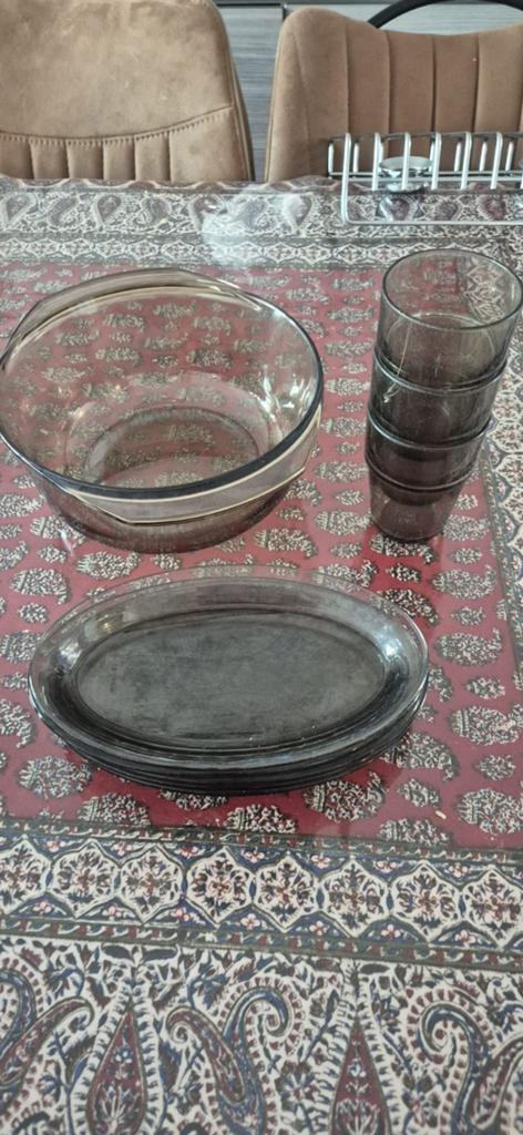 Vintage rookglas servies: schalen, borden en glazen, Gebruikt, Ophalen of Verzenden, Glas, Overige stijlen