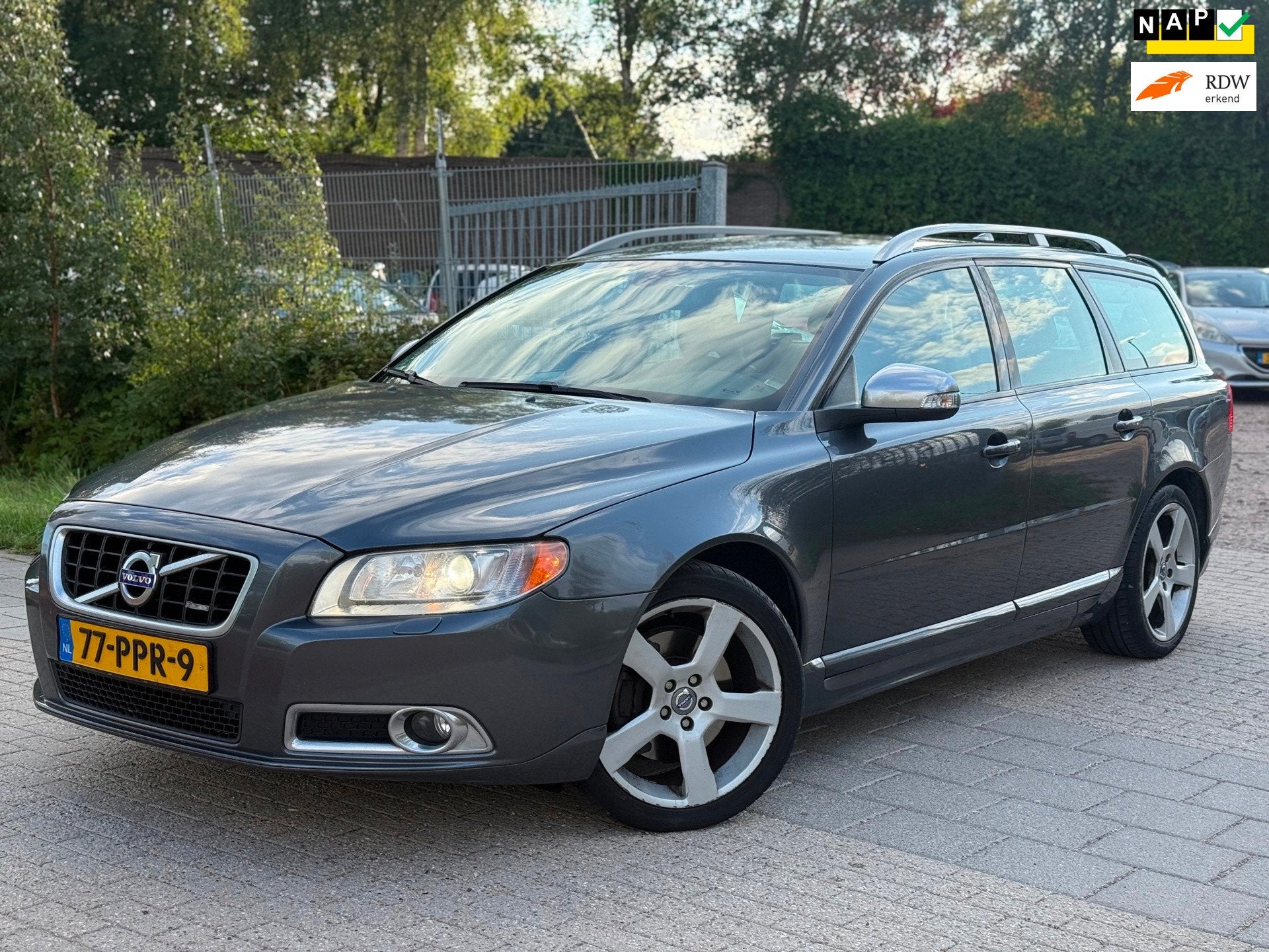 Volvo V70 2.0T R-Edition AUTOMAAT AIRCO CRUISE PDC TREKHAAK, 4 cilinders, 203 pk, Zilver of Grijs, 750 kg