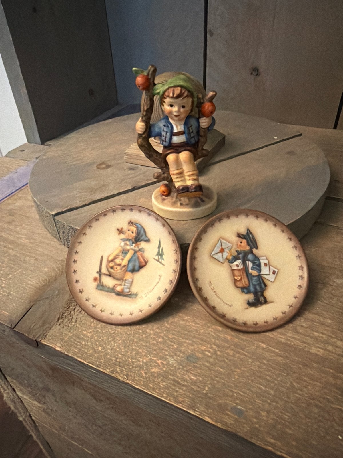 Hummel Beeldje en Twee Plaatjes - Jaren '80 Collectie, Ophalen of Verzenden, Gebruikt