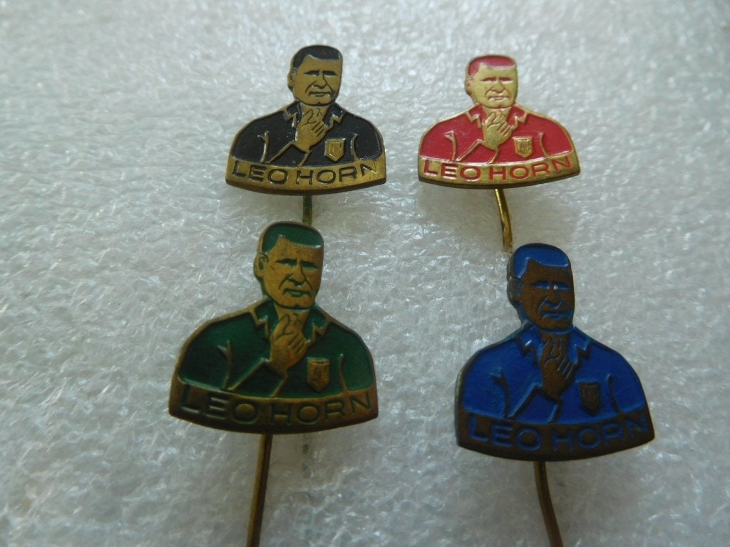 4 kleuren speldjes Leo Horn samen voor 1 euro, Verzenden, Zo goed als nieuw, Overige onderwerpen