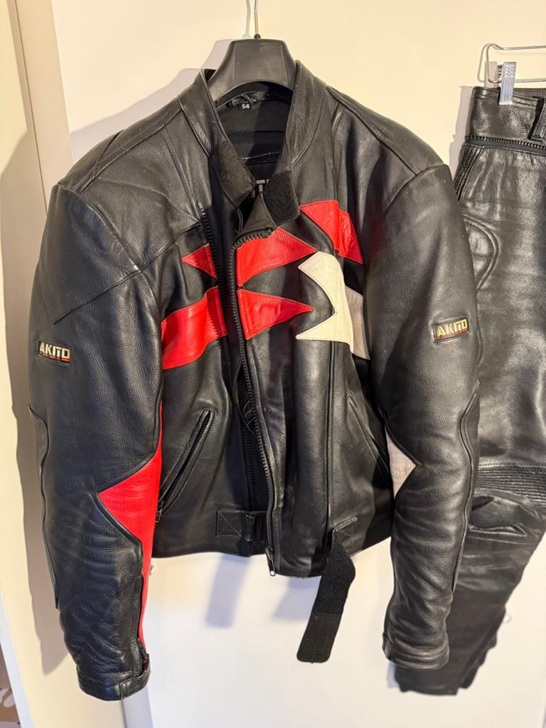 Zwart leren motorpak van Akito, maat 54, Ophalen, Tweedehands, Heren, Combipak