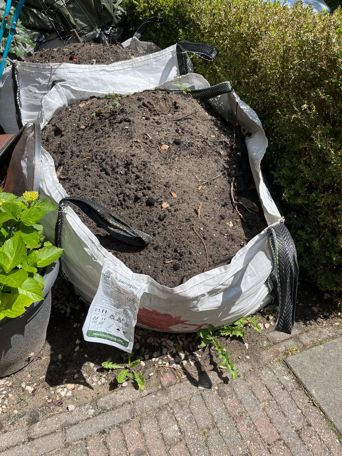 Tuinaarde GRATIS af te halen in Voorschoten, in voortuin al, Tuin en Terras, Aarde en Mest, Ophalen, Overige typen