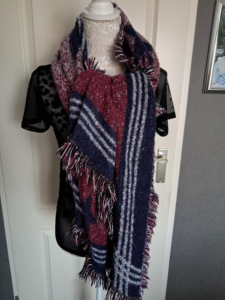 Sjaals Omslagdoek  blauw Rood, Ophalen of Verzenden, Nieuw, Maat 46/48 (XL) of groter, Sjaal