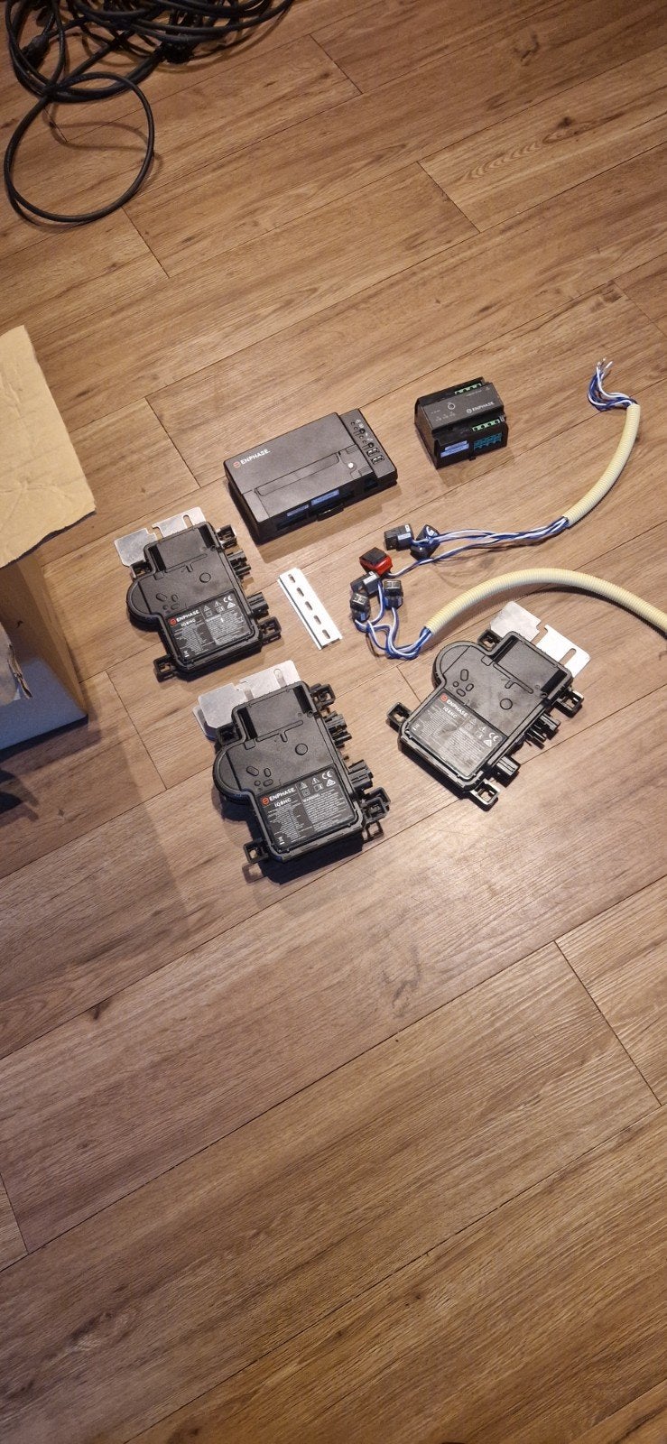 17 x Enphase IQ8HC micro-omvormers envoy S Metered Q relay, Ophalen of Verzenden, Zo goed als nieuw, Compleet systeem, 200 wattpiek of meer