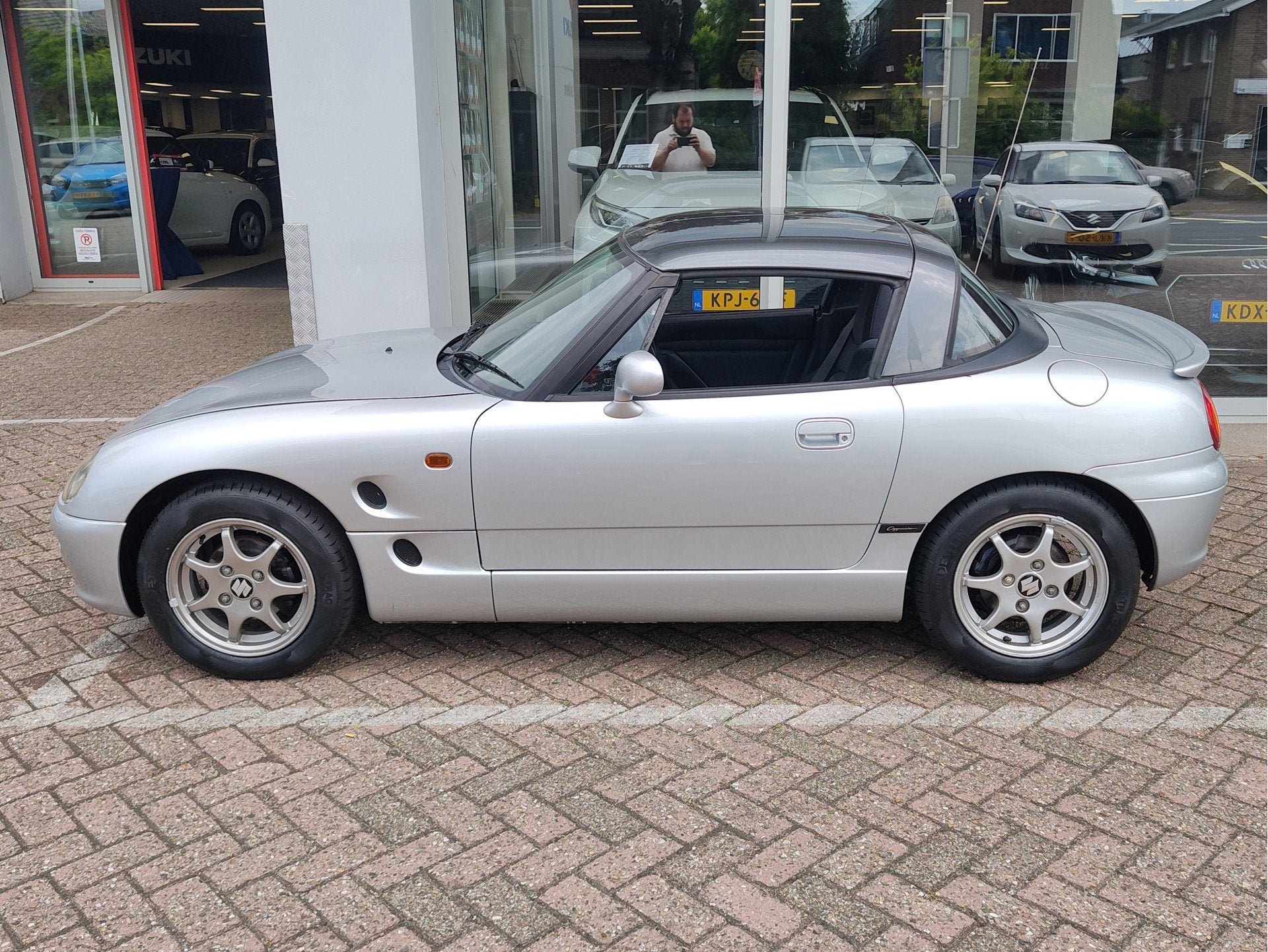 Suzuki Cappuccino 0.7 ROADSTER AUTOMAAT Airco | Audio-instal, Auto's, Oldtimers, 64 pk, Zwart, Cabriolet, Bedrijf