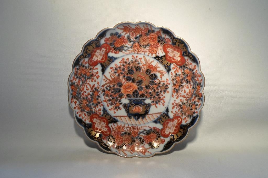Chinees Imari Bord Geschulpte Rand, Antiek en Kunst, Ophalen of Verzenden