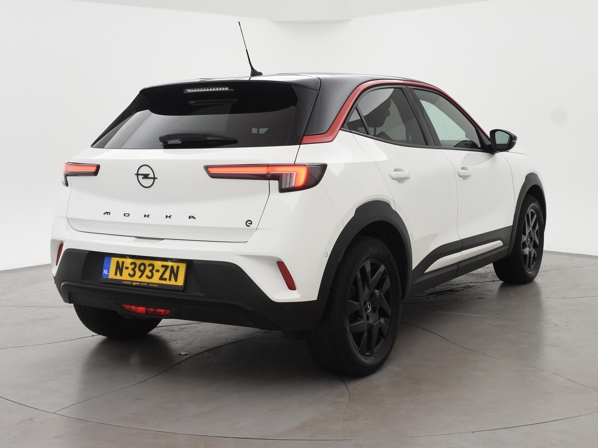 Foto 2 van Opel Mokka-e GS LINE 50 KWH 3-FASE + SPORTSTOELEN | CAMERA |