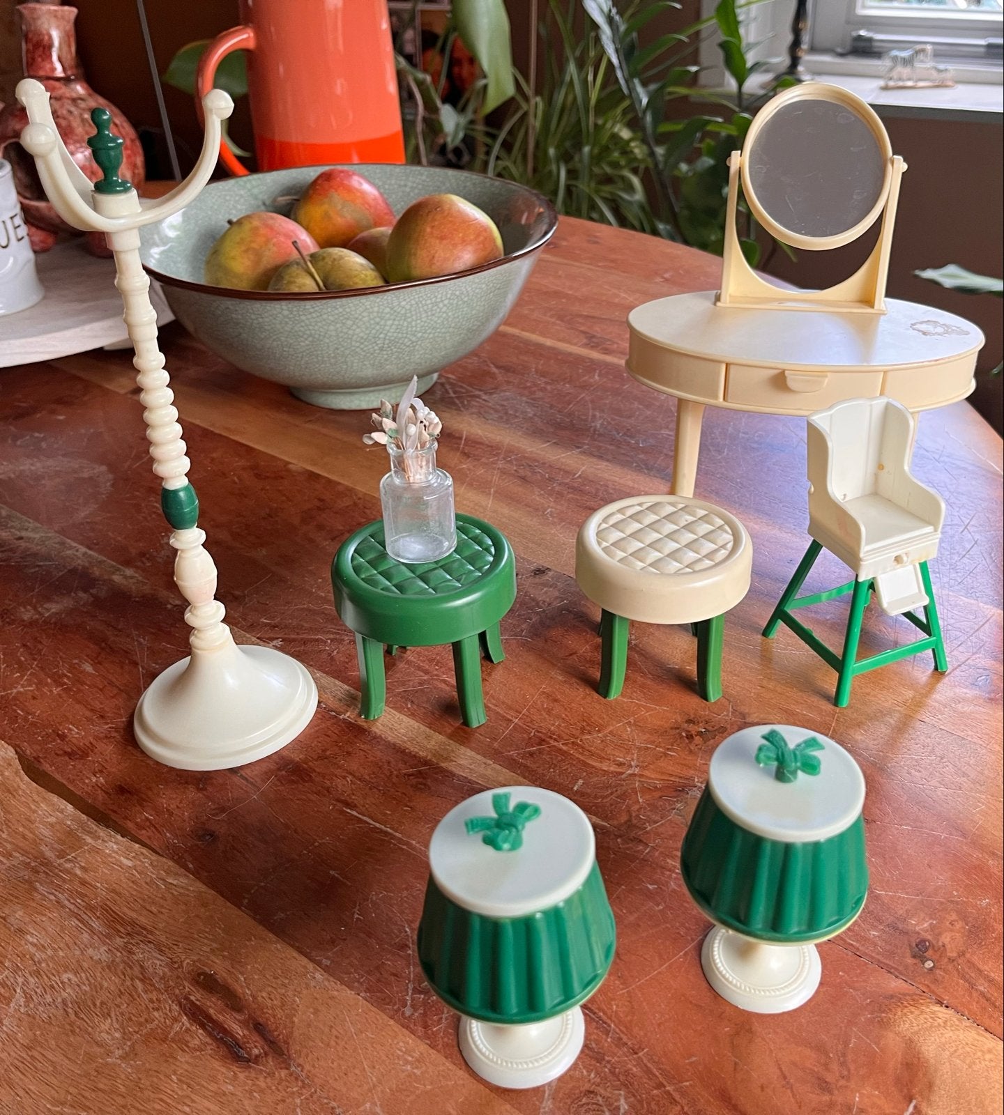Vintage poppenhuismeubels - kaptafel, stoelen, kapstok, Ophalen of Verzenden, Gebruikt, Toebehoren