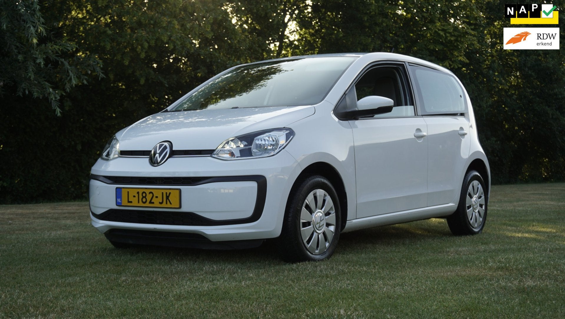 Volkswagen Up! 1.0 5drs Airco blue tooth, Stof, Gebruikt, 4 stoelen, Origineel Nederlands