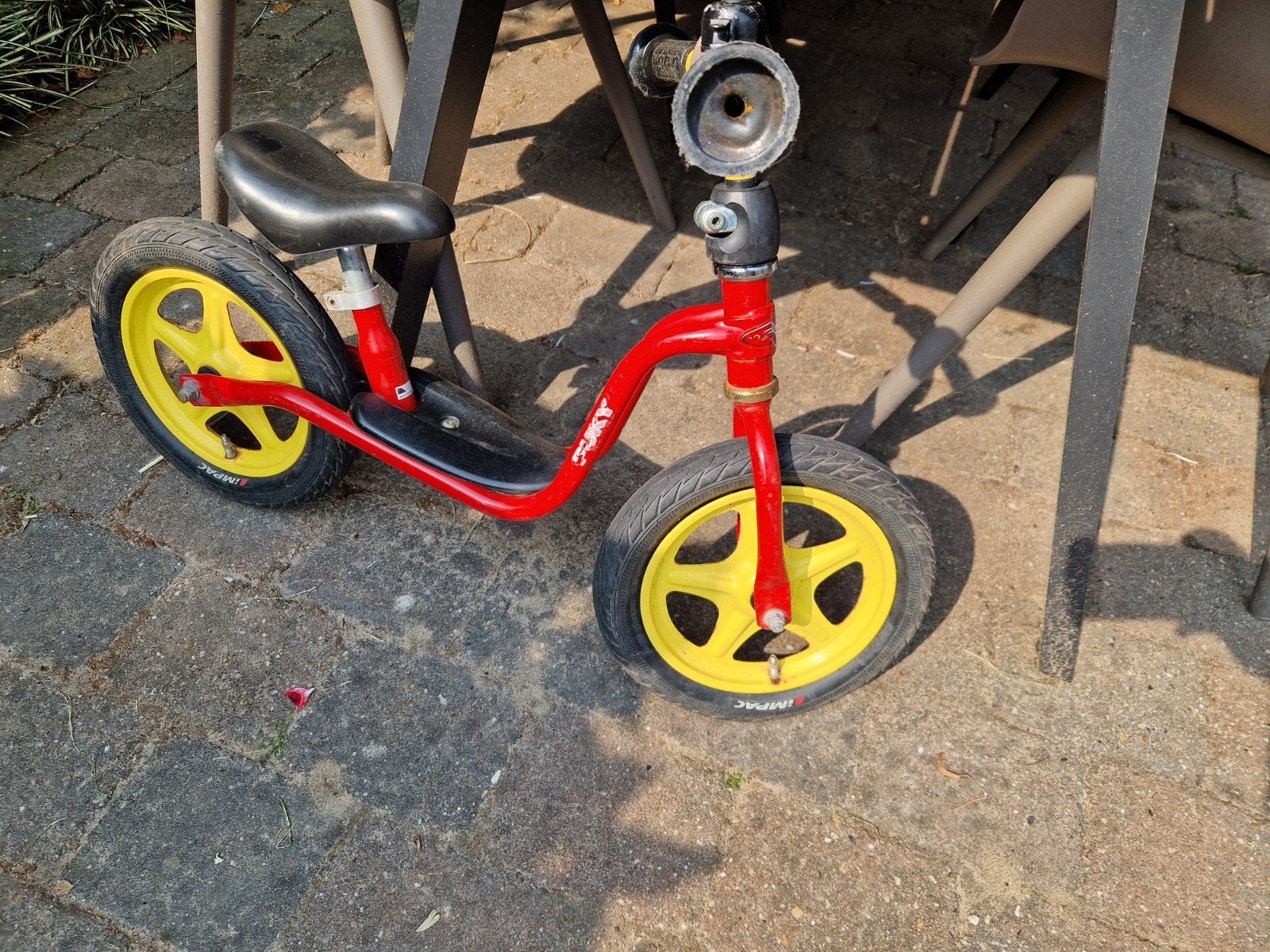 Puky loopfiets rood/geel - voorband loopt langzaam leeg, Fietsen en Brommers, Fietsen | Kinderfietsjes, Ophalen, Gebruikt, Minder dan 16 inch