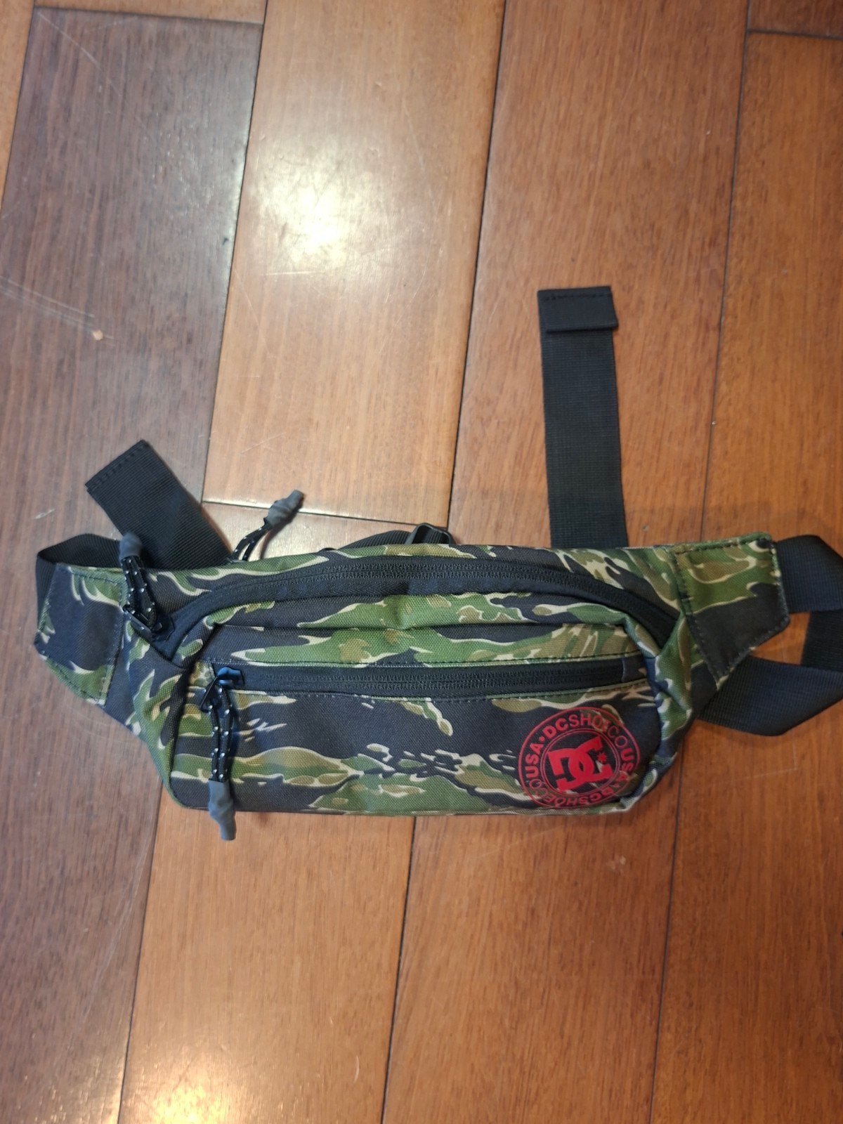 DC bumbag - Heuptasje - Camouflage - Nieuw, Sieraden, Tassen en Uiterlijk, Tassen | Damestassen, Ophalen of Verzenden, Nieuw, Groen