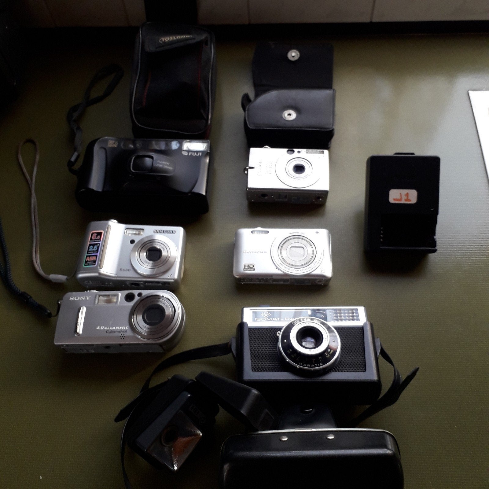 Partij diverse fototoestellen en accessoires, Gebruikt, Cameratas, Compactcamera, 4 t/m 7 keer