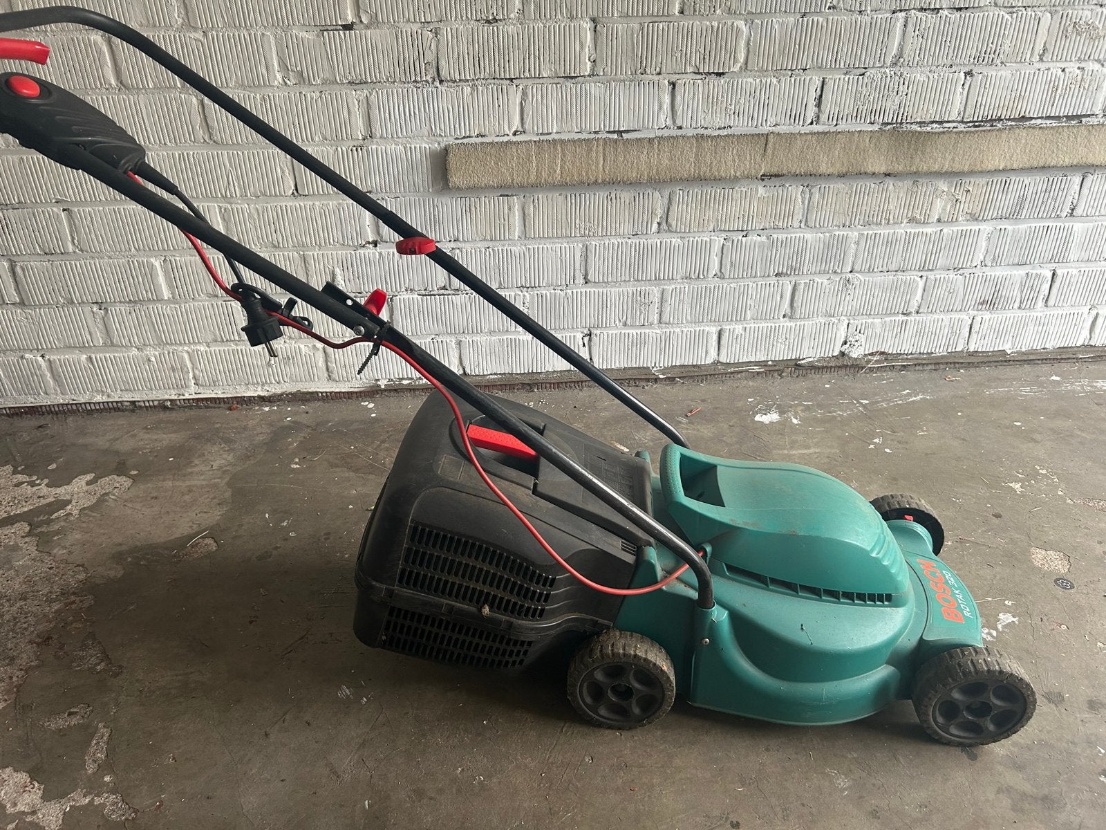 Bosch Rotak 320 elektrische grasmaaier met opvangbak, Ophalen, Cirkelmaaier, Gebruikt, Elektrische grasmaaier