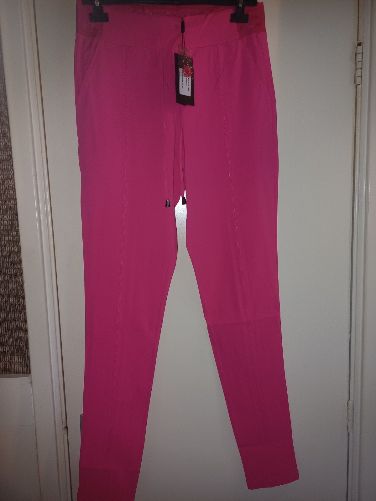 Mi Piace Travelbroek Skinny Fuchsia met Logoband, Kleding | Dames, Mp, Maat 46/48 (XL) of groter, Nieuw, Ophalen of Verzenden
