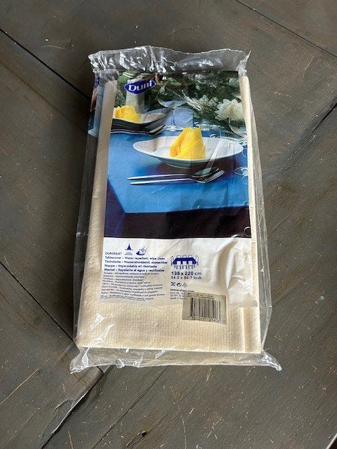 d17 – NIEUW Duni water afwasbaar tafelkleed 138 x 220 cm, Huis en Inrichting, Ophalen of Verzenden, Nieuw, Rechthoek
