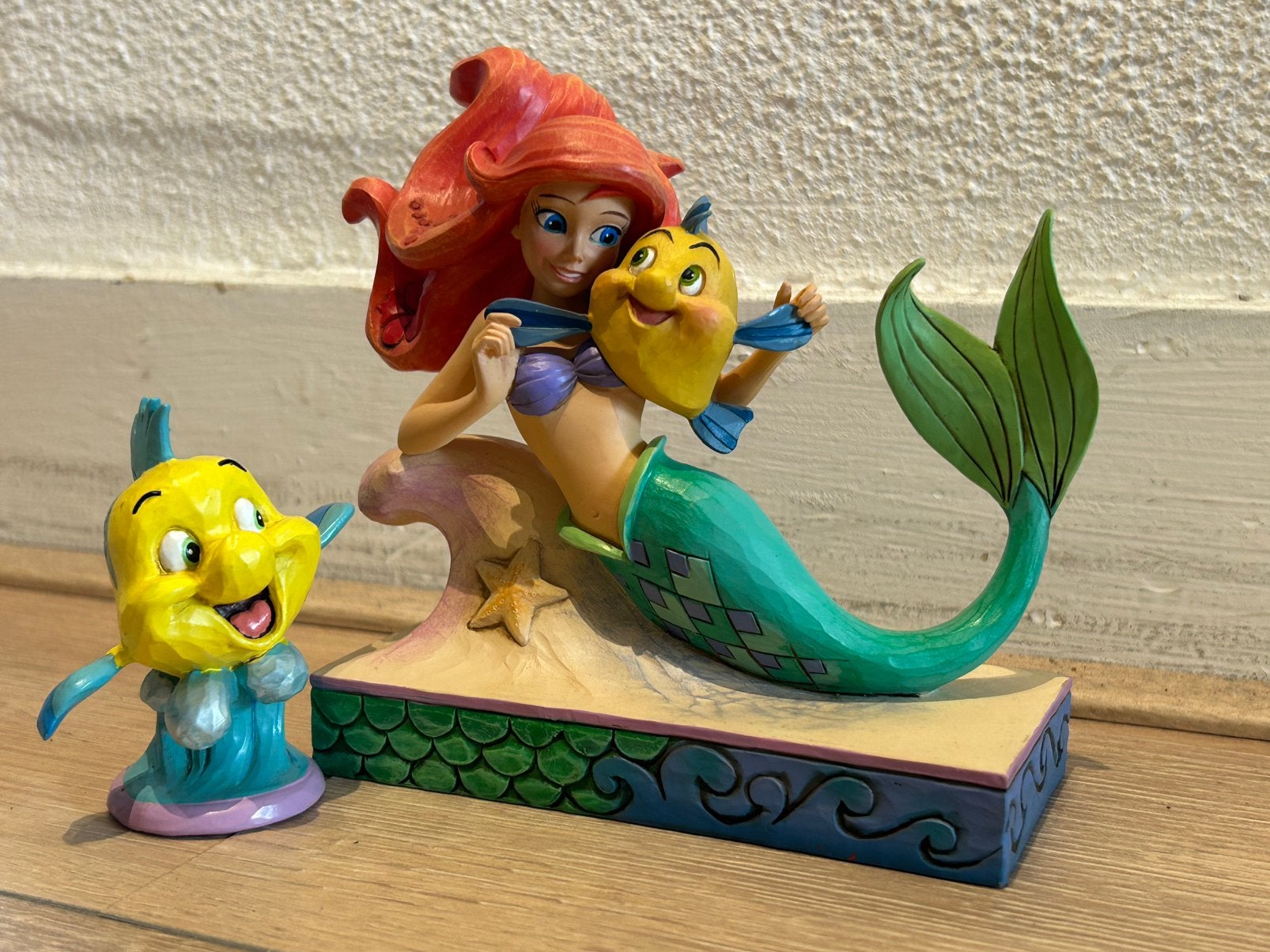 Disney traditions Ariel + mini botje, Ophalen of Verzenden, Mickey Mouse, Zo goed als nieuw, Beeldje of Figuurtje
