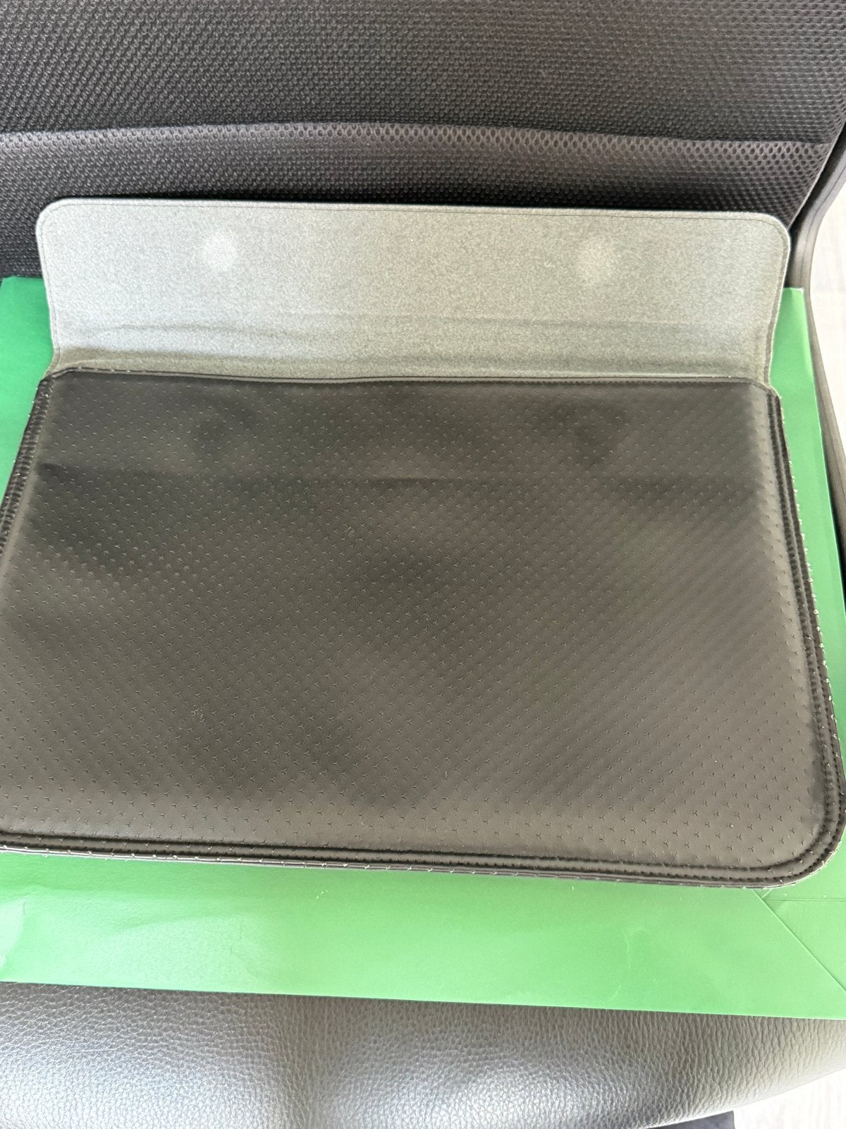 Lederen laptophoes - Zwart, stijlvol en beschermend, Gebruikt, Gevoerd laptopvak, 15 inch, Ophalen of Verzenden