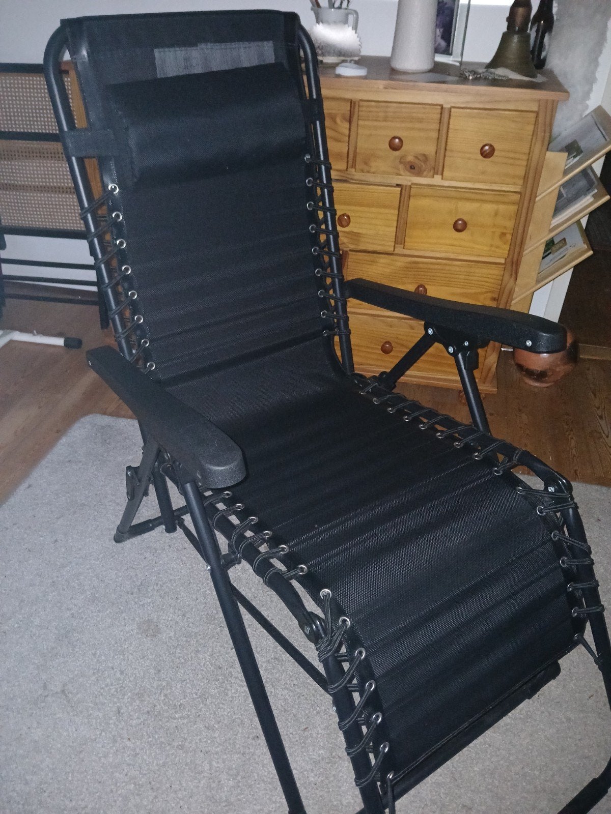 Relaxstoel, zwart met hoofdkussen., Tuin en Terras, Ophalen, Zo goed als nieuw, Verstelbaar