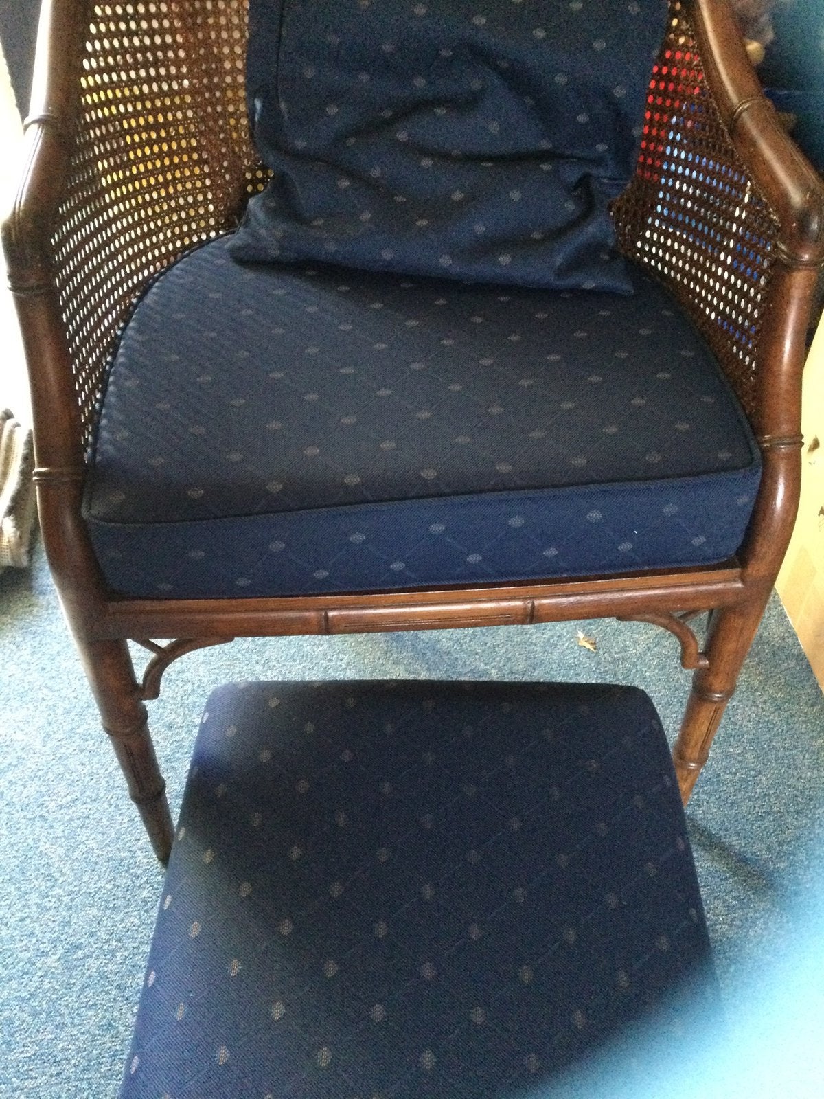 Rieten stoel met hocker, Ophalen, Zo goed als nieuw, Bruin, Eén