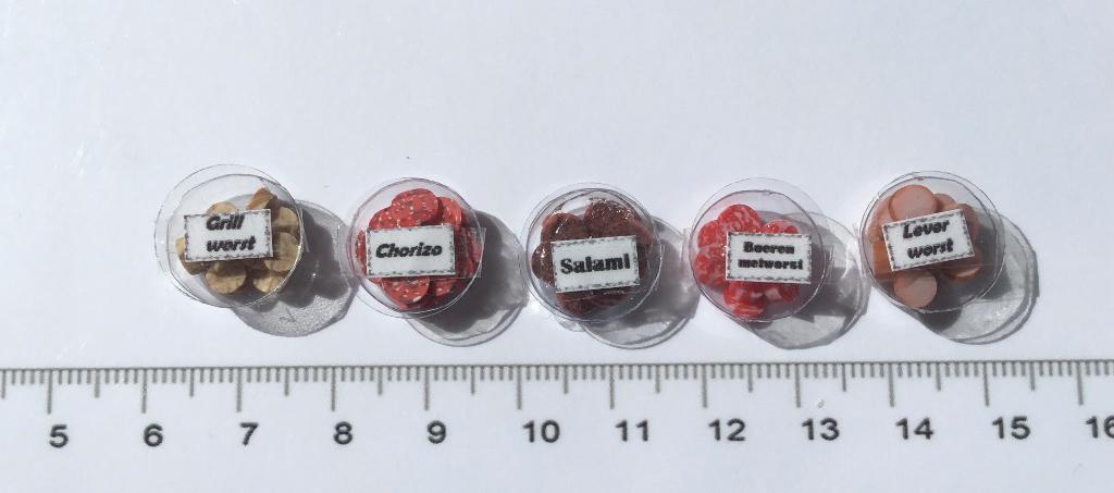 Poppenhuis miniaturen bakjes worst 102, Ophalen of Verzenden, Nieuw, Poppenhuis