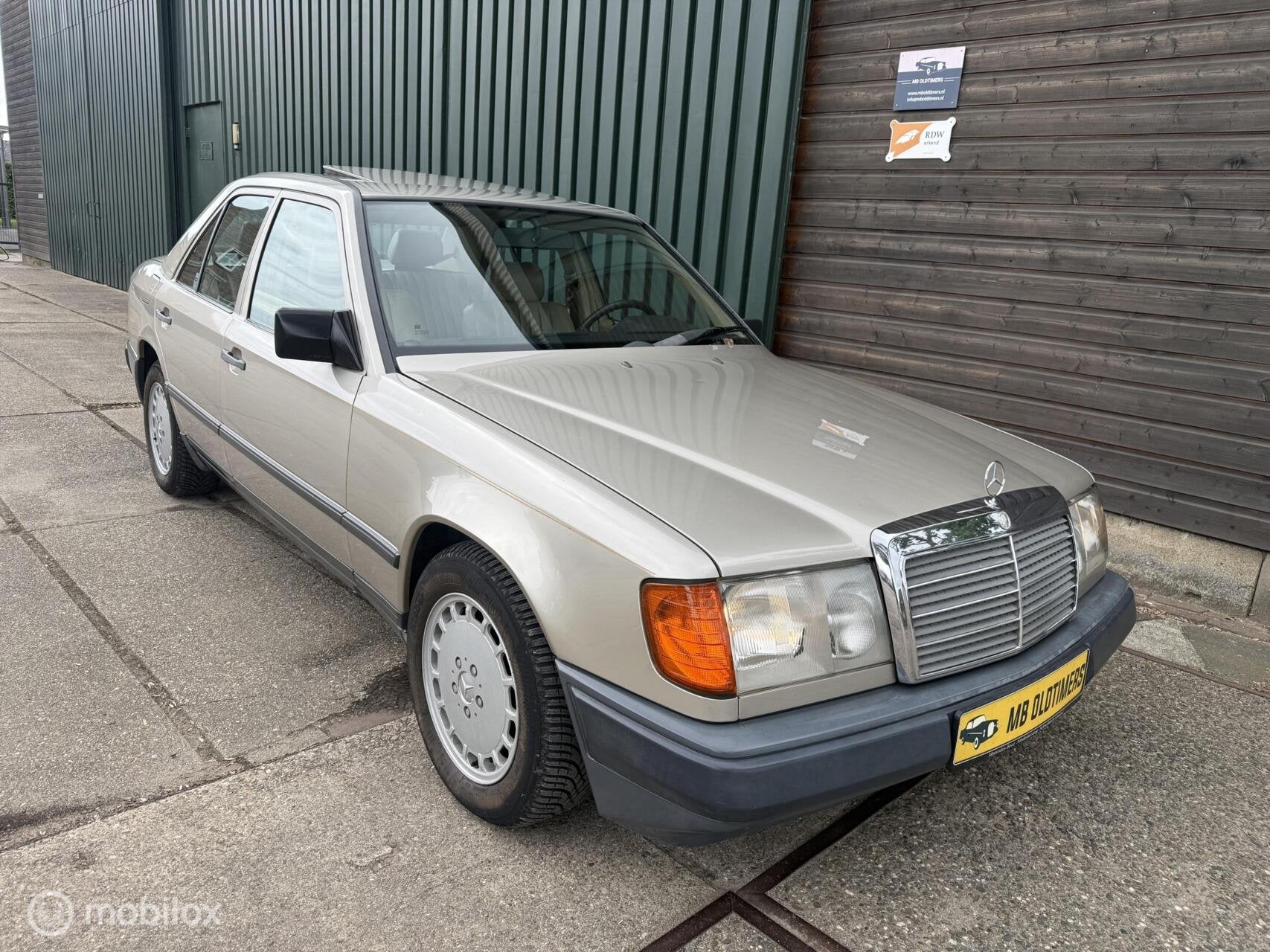 Mercedes-Benz 300 TD Turbodiesel belastingvrij, Auto's, Automaat, Achterwielaandrijving, Beige, 143 pk